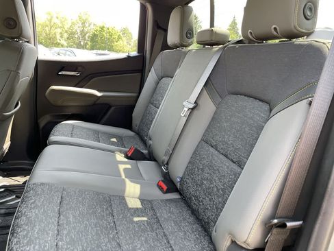 Used 2024 Chevrolet Colorado ZR2 w/ Technology Package AWD/4WD image 18