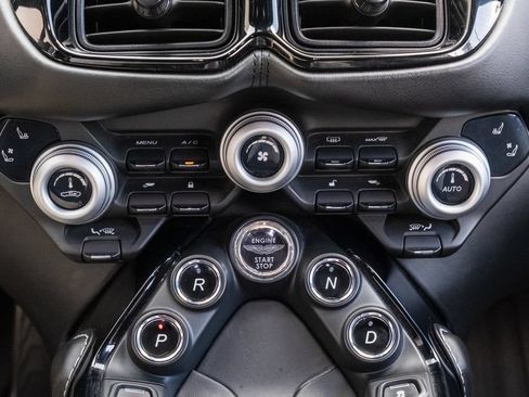 Used 2019 Aston Martin V8 Vantage Coupe RWD image 27