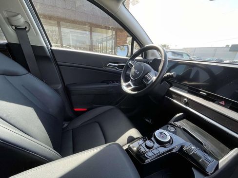 Used 2025 Kia Sportage EX image 17