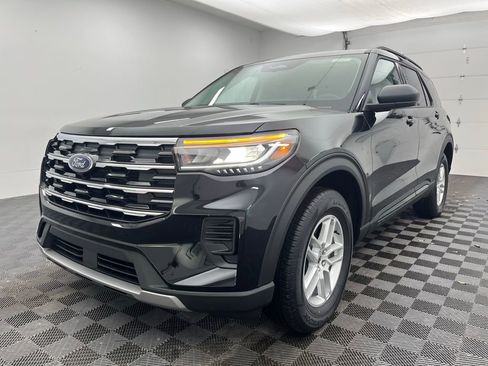 New 2026 Ford Explorer Active image 2