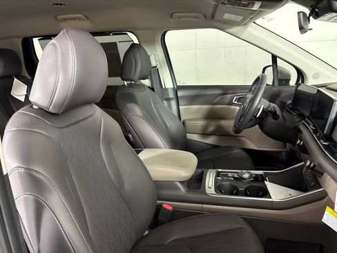 New 2026 Kia Carnival EX FWD image 19