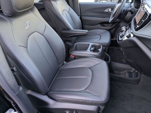 New 2026 Chrysler Pacifica Select FWD image 29