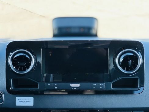 Used 2025 Mercedes-Benz Sprinter 2500 image 12