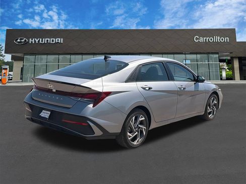 Certified 2025 Hyundai Elantra Sport FWD image 5
