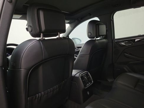 Used 2025 Porsche Macan image 13