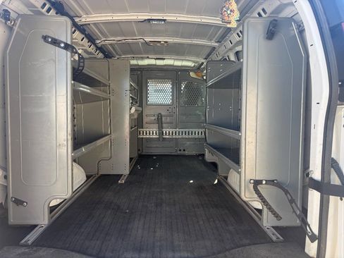 Used 2015 Chevrolet Express 2500 image 27
