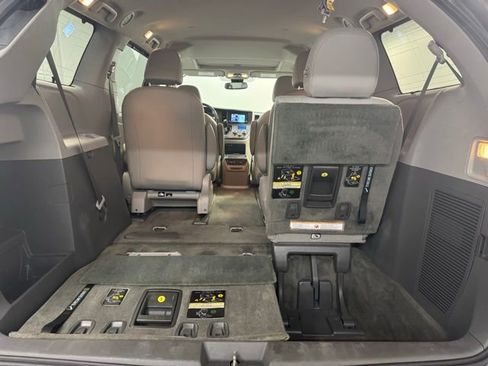Used 2018 Toyota Sienna XLE AWD/4WD image 38