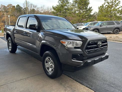 Used 2017 Toyota Tacoma SR5 image 6