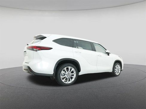 New 2026 Toyota Highlander Limited image 25
