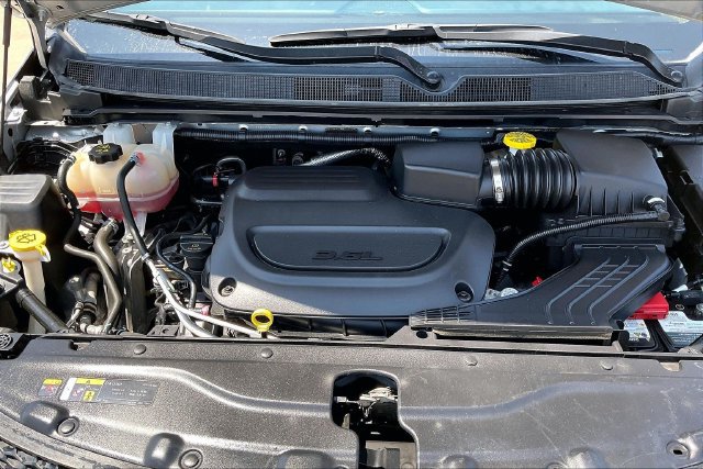 Used 2023 Chrysler Voyager LX FWD image 31