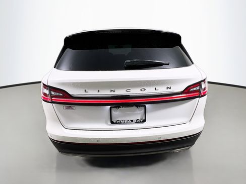 Used 2022 Lincoln Nautilus FWD w/ Premium Package image 6