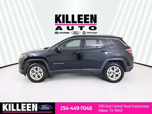 Used 2025 Jeep Compass Latitude AWD/4WD image 4