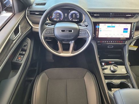 New 2026 Jeep Grand Cherokee Altitude AWD/4WD image 6