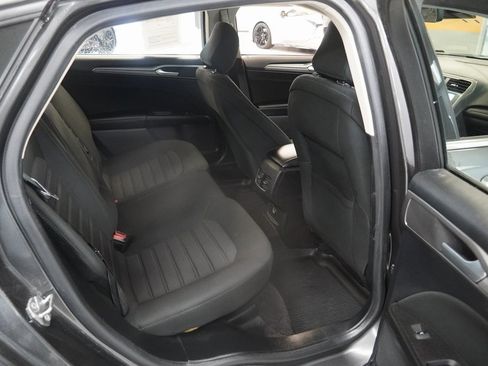 Used 2020 Ford Fusion SE image 24