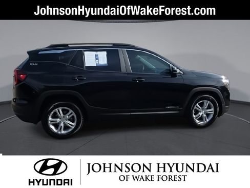 Used 2023 GMC Terrain SLE w/ Driver Convenience Package image 9