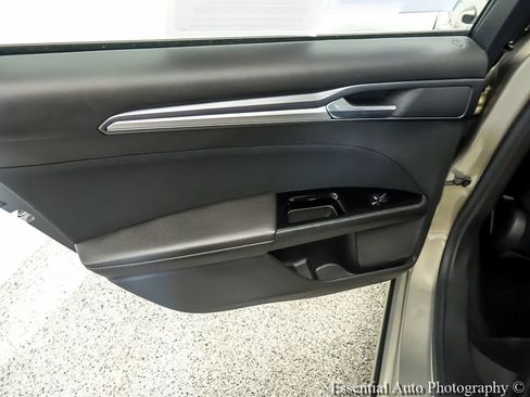 Used 2015 Ford Fusion SE FWD image 21