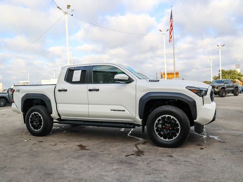 Used 2024 Toyota Tacoma TRD Off-Road image 6