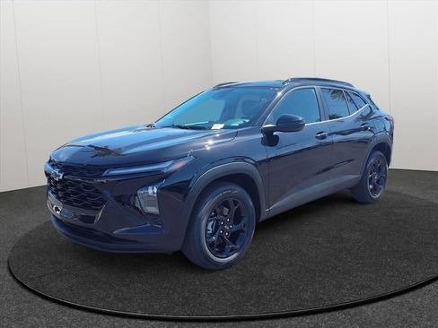 New 2026 Chevrolet Trax LT w/ Driver Confidence Package FWD image 3