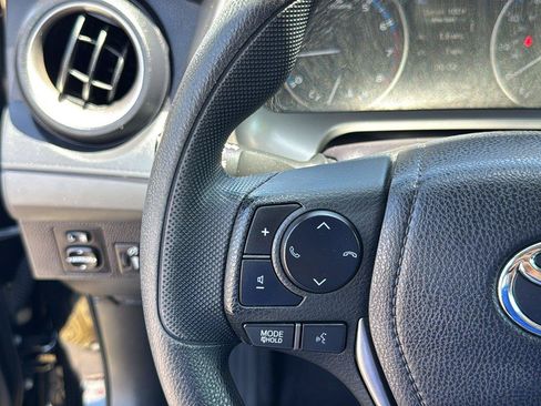 Used 2018 Toyota RAV4 LE w/ Carpet Mat Package FWD image 18