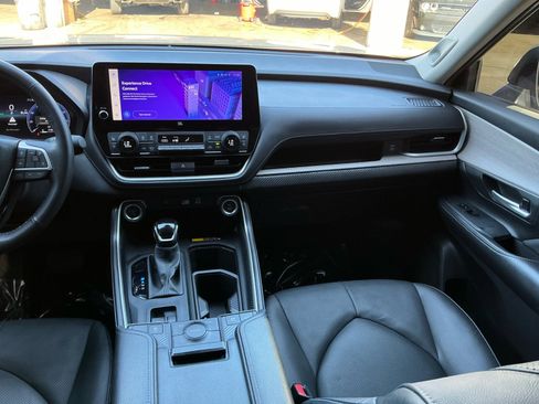 Used 2024 Toyota Grand Highlander Limited image 17