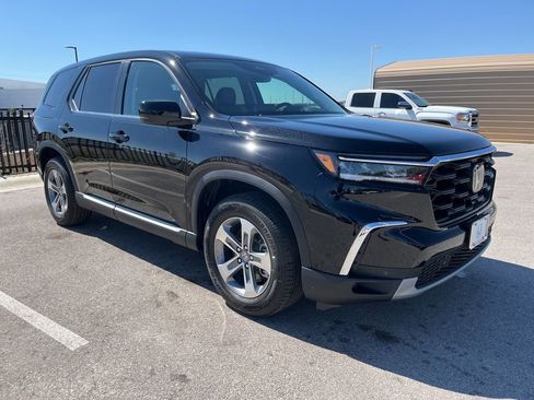 Certified 2025 Honda Pilot EX-L image 3