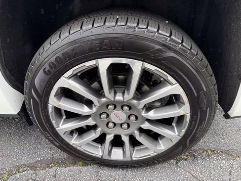 Used 2023 GMC Acadia Denali AWD/4WD image 43