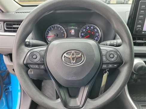 Used 2021 Toyota RAV4 LE image 18
