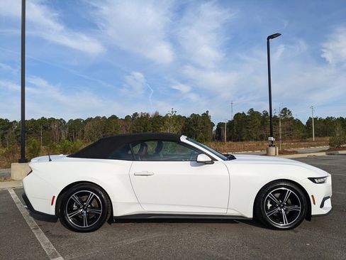 Used 2024 Ford Mustang Premium image 18