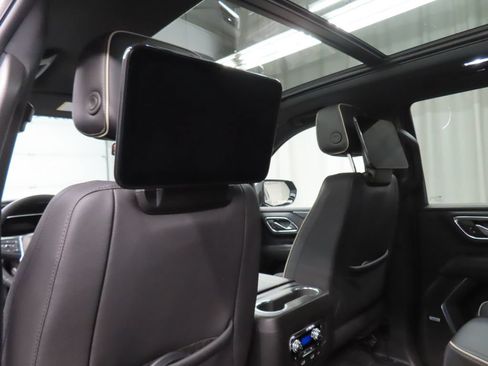 Used 2024 GMC Yukon SLT w/ SLT Luxury Package AWD/4WD image 15
