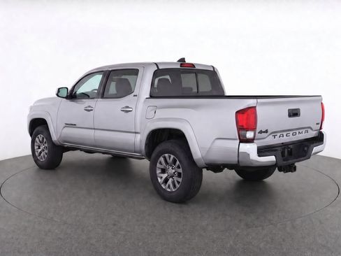 Used 2018 Toyota Tacoma SR5 AWD/4WD image 3