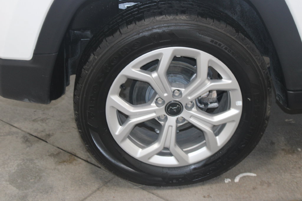 Used 2025 Jeep Compass Latitude AWD/4WD image 47