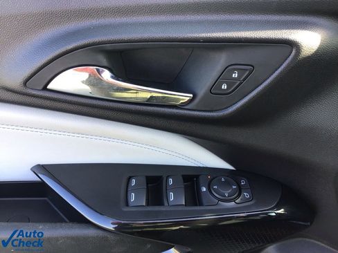 Used 2025 Chevrolet Trax LT w/ LT Convenience Package image 21