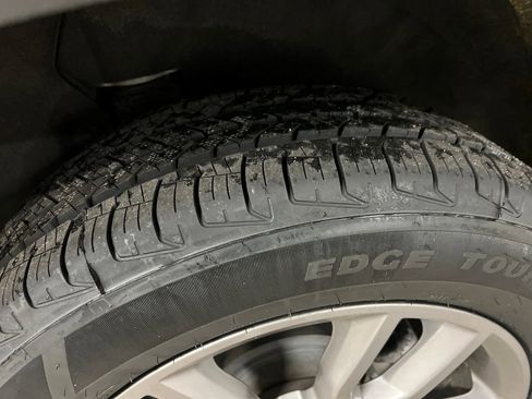 Used 2024 GMC Terrain SLT image 11