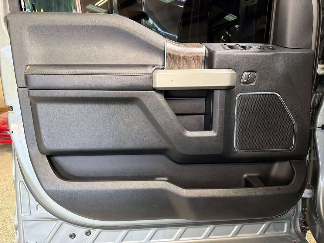 Used 2019 Ford F250 Lariat w/ Lariat Ultimate Package AWD/4WD image 32