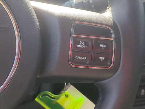 Used 2012 Jeep Compass Latitude AWD/4WD image 16