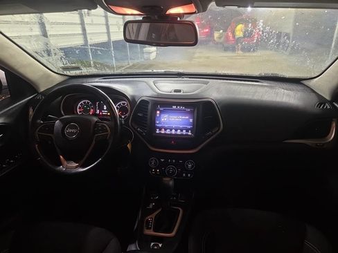 Used 2015 Jeep Cherokee Latitude w/ Cold Weather Group AWD/4WD image 7