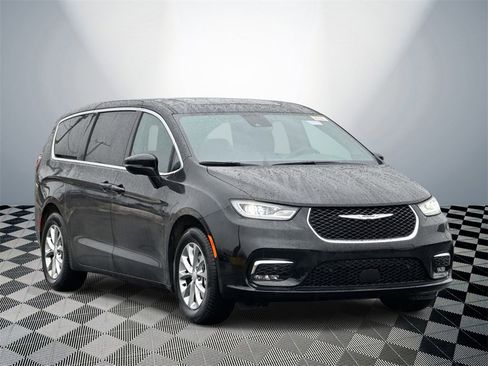 New 2026 Chrysler Pacifica Limited image 4