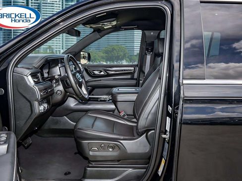 Used 2024 GMC Yukon XL Denali RWD image 18