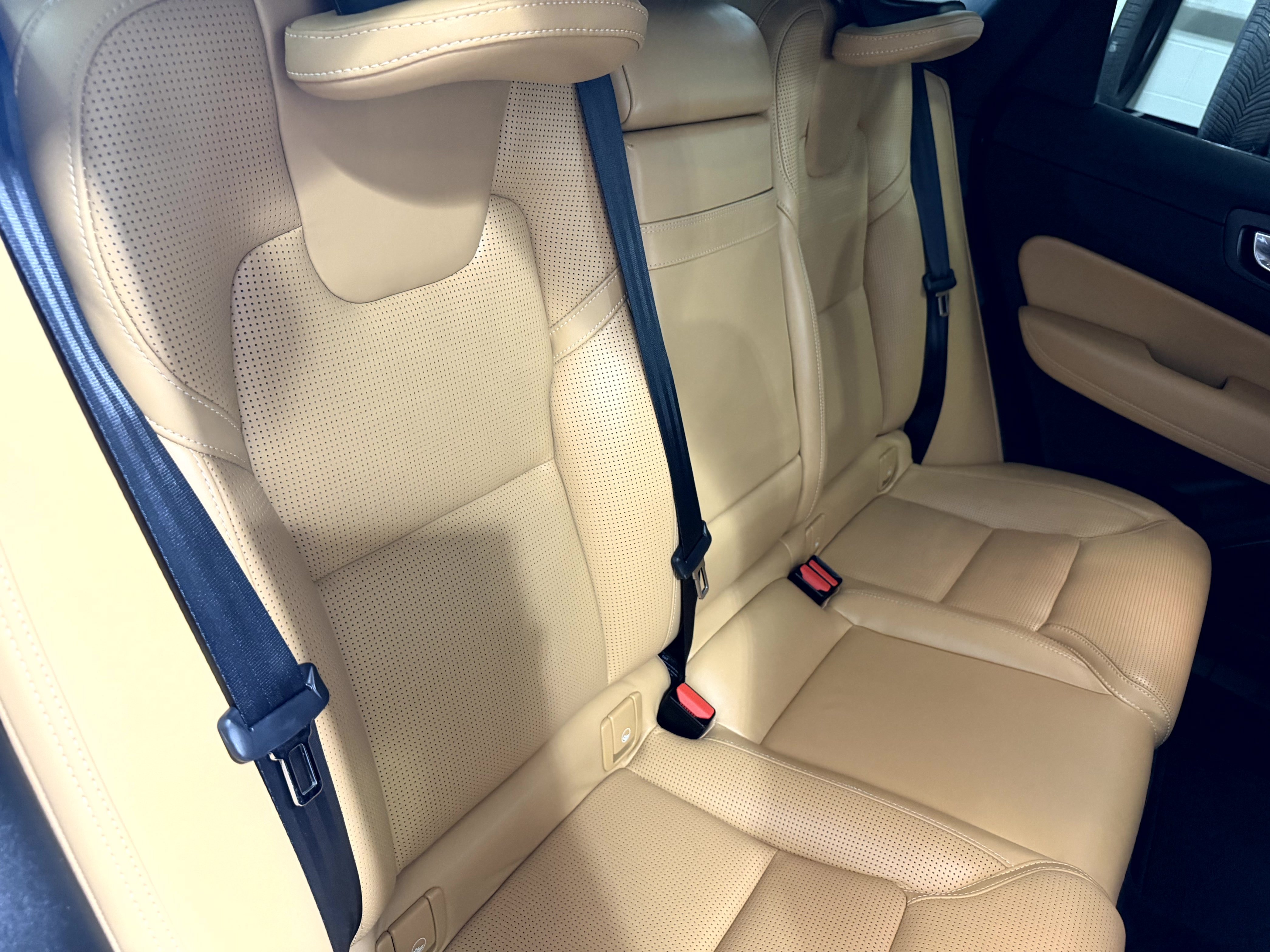Used 2019 Volvo XC60 T6 Inscription w/ Protection Package Premier AWD/4WD image 28