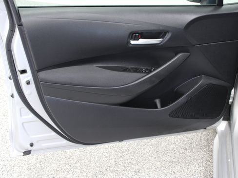Used 2021 Toyota Corolla LE FWD image 12