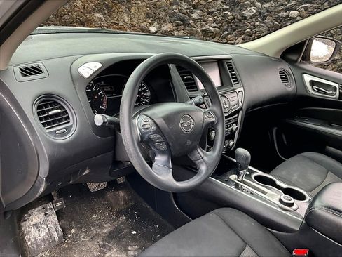 Used 2019 Nissan Pathfinder S image 10