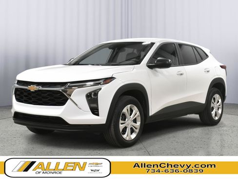 Used 2026 Chevrolet Trax LS w/ Driver Confidence Package FWD image 1