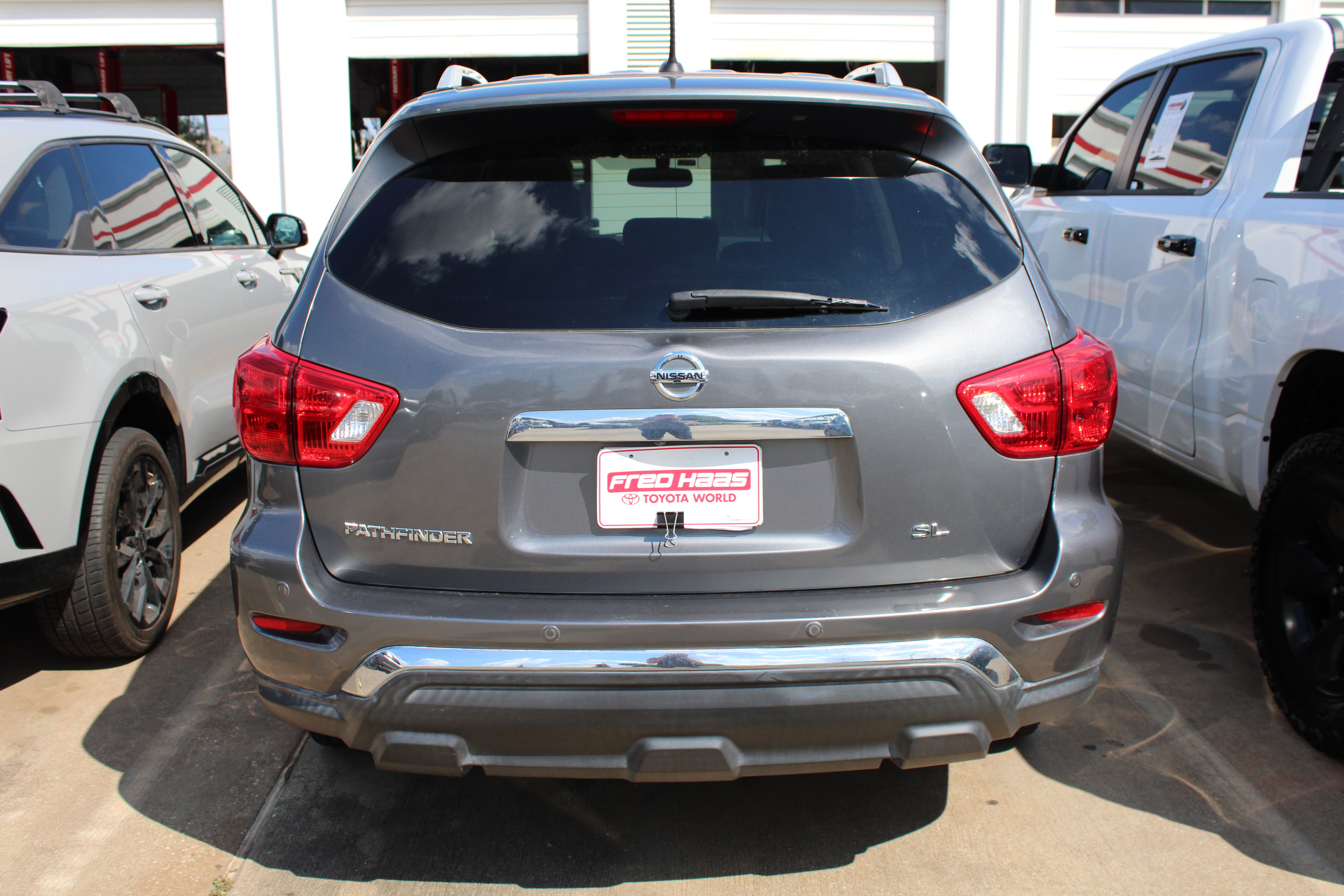 Used 2017 Nissan Pathfinder SL FWD image 8