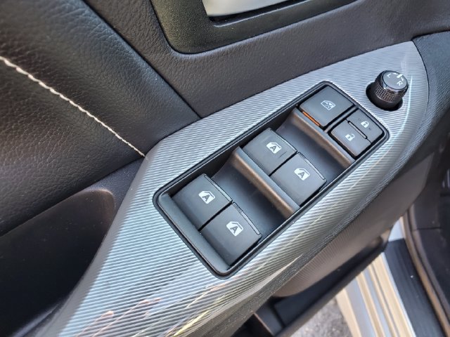 Used 2015 Toyota Sienna SE FWD image 15