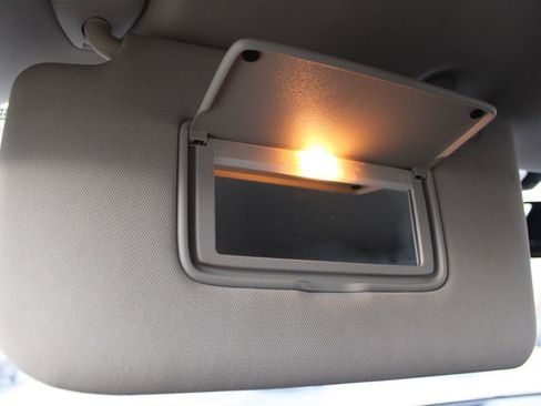 Used 2016 Nissan Rogue SV image 41