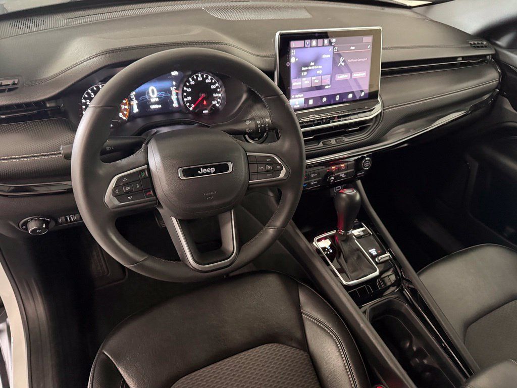 Used 2023 Jeep Compass Latitude AWD/4WD image 8