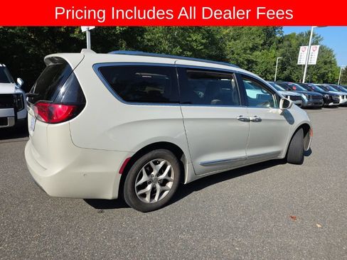 Used 2017 Chrysler Pacifica Touring-L Plus w/ Advanced Safetytec Group FWD image 5
