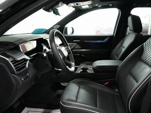 Used 2024 GMC Acadia Denali image 16