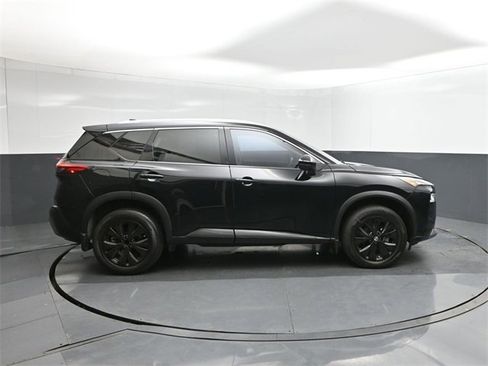 Certified 2021 Nissan Rogue SV w/ Premium Package image 5
