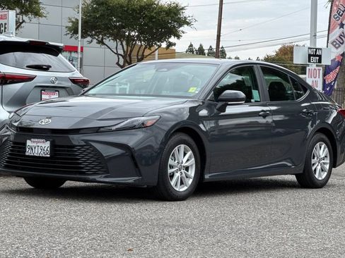 Used 2025 Toyota Camry LE w/ Convenience Package FWD image 7